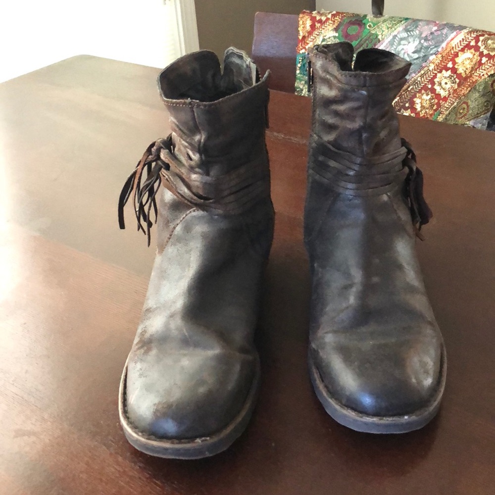Born Cross ankle boot